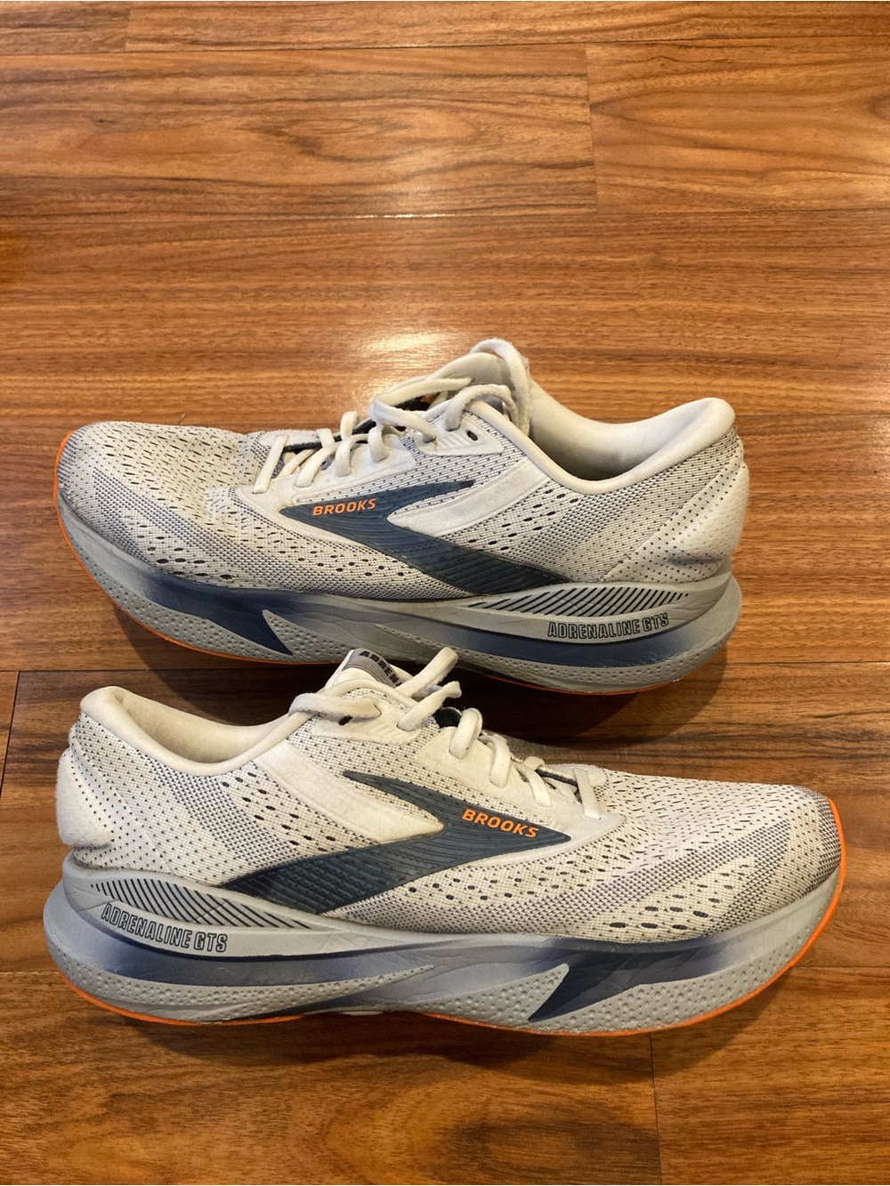 Men's Brooks Adrenaline GTS 24, White/Peacoat/Alloy, 9.5D Medium US